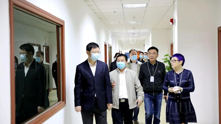 省政府口岸辦副主任、省商務廳口岸處處長羅專一行蒞臨炬神電子開展聯點服務工作