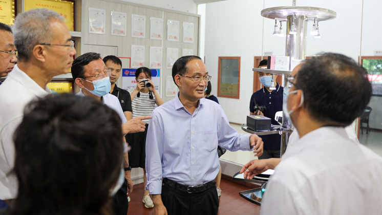 廣東省政協黨組成員、副主席袁寶成率調研組到炬神電子調研