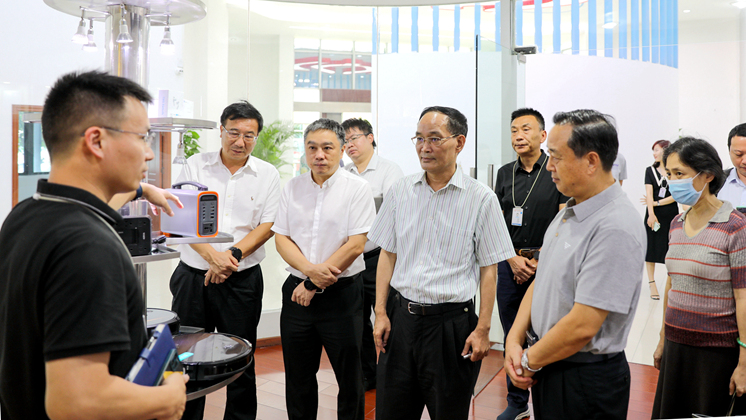 全國政協委員（廣東省委原常委、省紀委原書記）黃先耀一行考察炬神電子